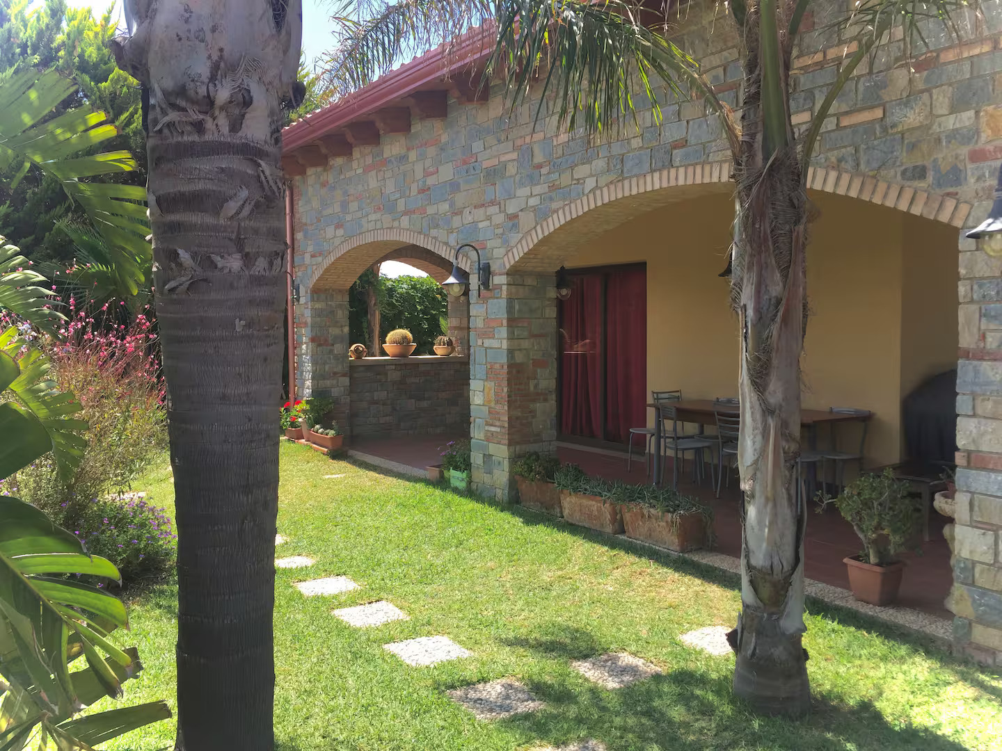 Villetta Capo Rama immersa nella vegetazione mediterranea